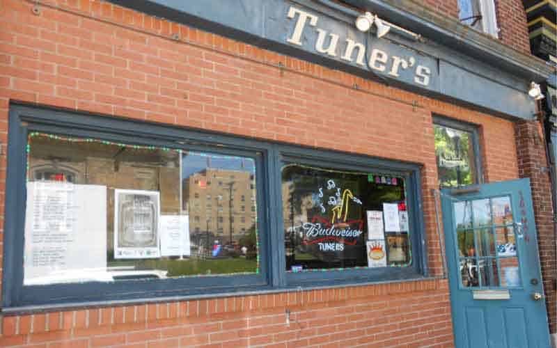 Tuners Bar & Grill store front